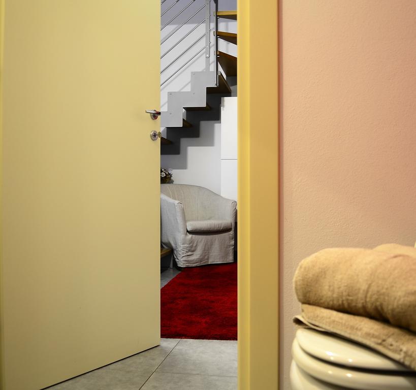 Tremezzina Appartamento Red & Grey Mezzegra Exterior photo