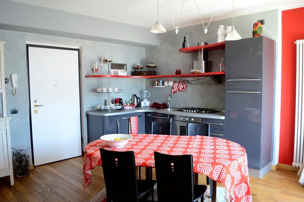 Tremezzina Appartamento Red & Grey Mezzegra Exterior photo