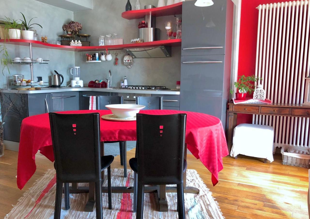 Tremezzina Appartamento Red & Grey Mezzegra Exterior photo