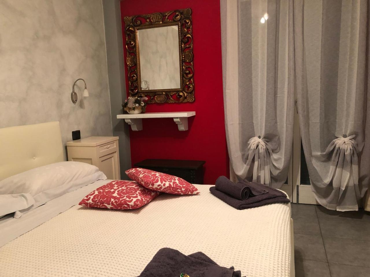 Tremezzina Appartamento Red & Grey Mezzegra Exterior photo